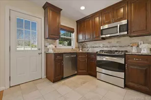 1719 William St, Merrick, NY 11566 - Photo 5