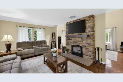 19 Apple Hill Drive, Cortlandt Manor, NY 10567 - Photo 7