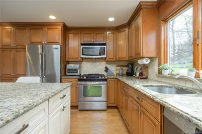 87 N Magnolia Street, Pearl River, NY 10965 - Photo 11