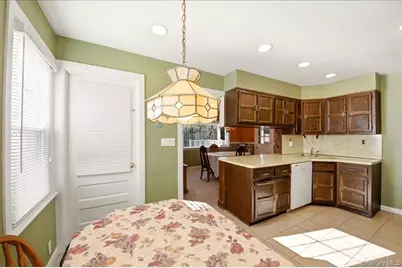 136 Roundhill Drive, Yonkers, NY 10710 - Photo 7