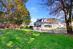 136 Roundhill Dr, Yonkers, NY 10710 - Photo 35