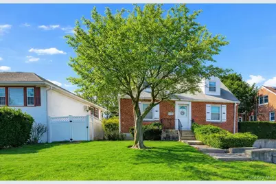 136 Roundhill Drive, Yonkers, NY 10710 - Photo 3