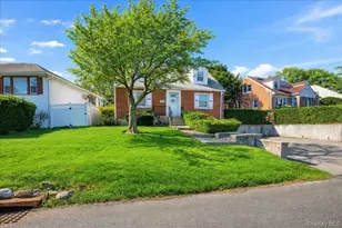 136 Roundhill Dr, Yonkers, NY 10710 - Photo 5