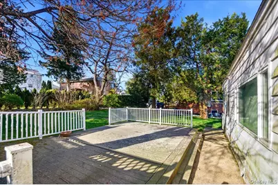 136 Roundhill Drive, Yonkers, NY 10710 - Photo 37