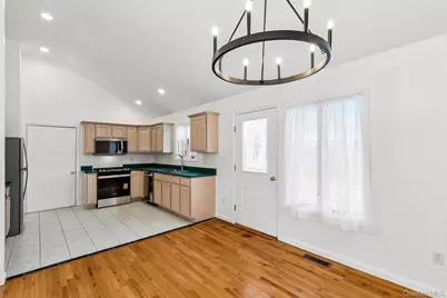 4 Carols Way, Hampton Bays, NY 11946 - Photo 15