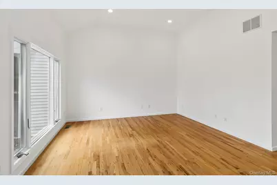 4 Carols Way, Hampton Bays, NY 11946 - Photo 9