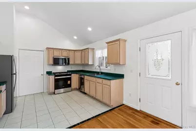 4 Carols Way, Hampton Bays, NY 11946 - Photo 17