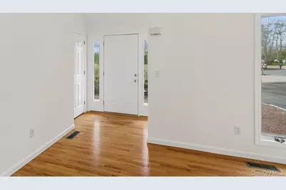 4 Carols Way, Hampton Bays, NY 11946 - Photo 5