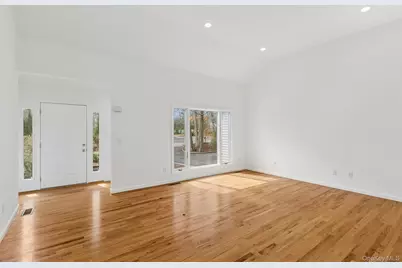 4 Carols Way, Hampton Bays, NY 11946 - Photo 7