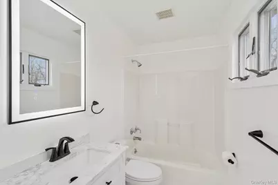 4 Carols Way, Hampton Bays, NY 11946 - Photo 23