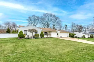 35 Timber Trail Ln, Medford, NY 11763 - Photo 3