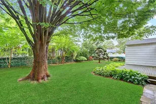 37 Patton Blvd, New Hyde Park, NY 11040 - Photo 23