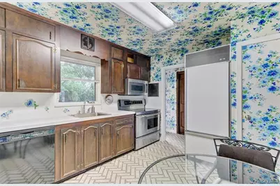 37 Patton Boulevard, New Hyde Park, NY 11040 - Photo 13