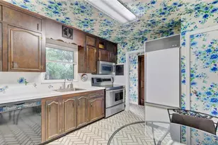 37 Patton Blvd, New Hyde Park, NY 11040 - Photo 13