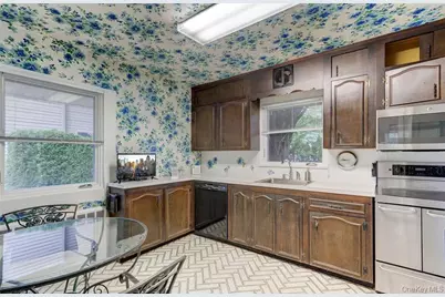 37 Patton Boulevard, New Hyde Park, NY 11040 - Photo 11