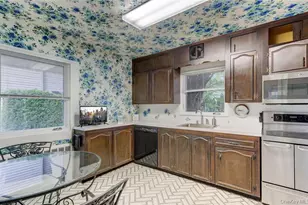 37 Patton Blvd, New Hyde Park, NY 11040 - Photo 11