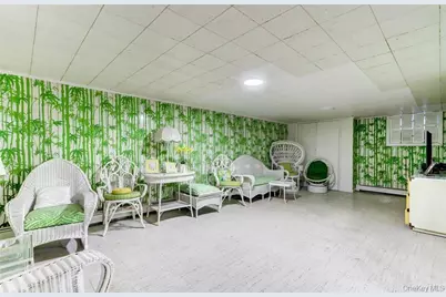 37 Patton Boulevard, New Hyde Park, NY 11040 - Photo 19