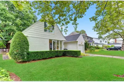 37 Patton Boulevard, New Hyde Park, NY 11040 - Photo 3