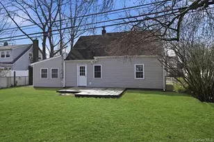 113 Hickory Ln, Levittown, NY 11756 - Photo 15