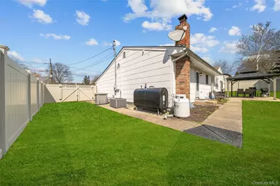 50 Penn Street, Port Jefferson Station, NY 11776 - Photo 31