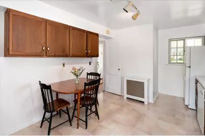 6 Helena Avenue, White Plains, NY 10605 - Photo 9