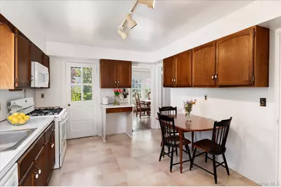 6 Helena Avenue, White Plains, NY 10605 - Photo 11