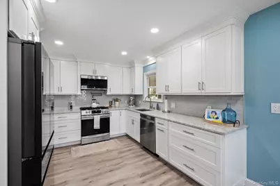 5 Orchard Road S, Patchogue, NY 11772 - Photo 7