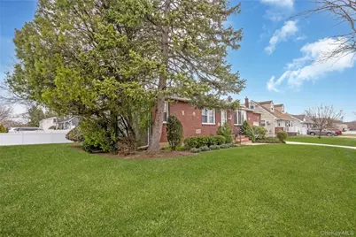 35 W Chestnut Street, Farmingdale, NY 11735 - Photo 3