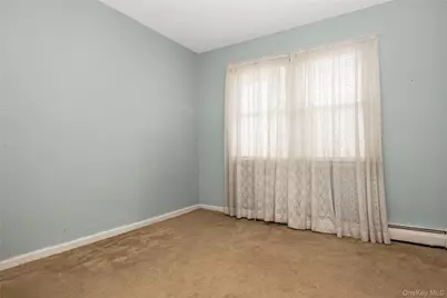 35 W Chestnut Street, Farmingdale, NY 11735 - Photo 15