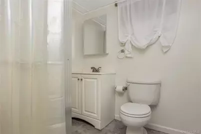 35 W Chestnut Street, Farmingdale, NY 11735 - Photo 19