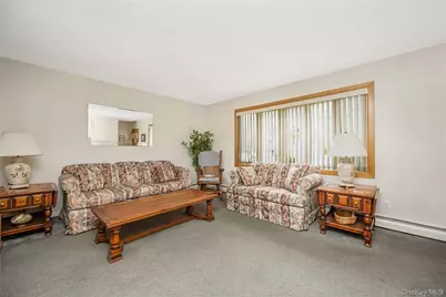 35 W Chestnut Street, Farmingdale, NY 11735 - Photo 5