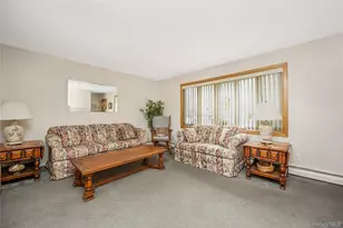 35 W Chestnut St, Farmingdale, NY 11735 - Photo 5