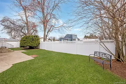 35 W Chestnut Street, Farmingdale, NY 11735 - Photo 23
