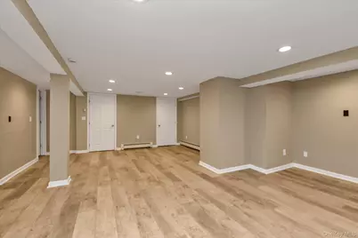 689 Pleasant Avenue, Westbury, NY 11590 - Photo 7