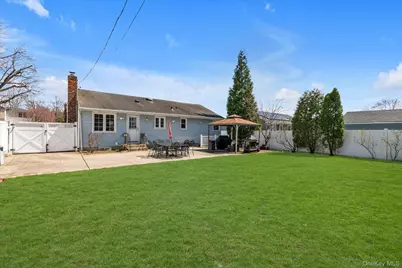 689 Pleasant Avenue, Westbury, NY 11590 - Photo 11