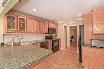 182 Siegel Boulevard, Babylon, NY 11702 - Photo 15