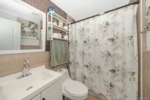 270 26th St, Copiague, NY 11726 - Photo 13