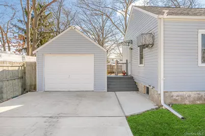 270 26th Street, Copiague, NY 11726 - Photo 21