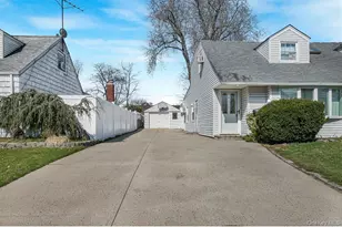 758 Wyngate Dr E, Valley Stream, NY 11580 - Photo 17