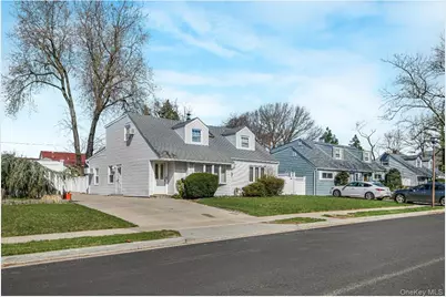 758 Wyngate Drive E, Valley Stream, NY 11580 - Photo 3