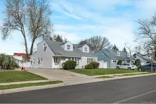 758 Wyngate Dr E, Valley Stream, NY 11580 - Photo 3