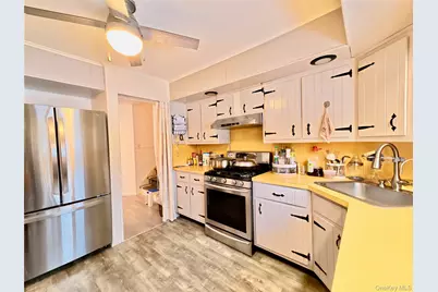 10 Kings Park Road, Commack, NY 11725 - Photo 9