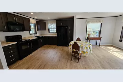 525-B26 Riverleigh Avenue #B26, Riverhead, NY 11901 - Photo 5