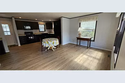 525-B26 Riverleigh Avenue #B26, Riverhead, NY 11901 - Photo 3