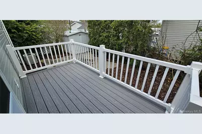 525-B26 Riverleigh Avenue #B26, Riverhead, NY 11901 - Photo 15