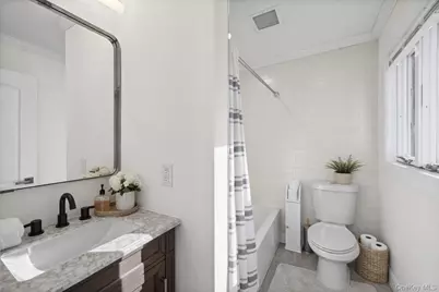 85 Massapequa Avenue, Massapequa, NY 11758 - Photo 15