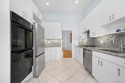 20 Brampton Lane, Great Neck, NY 11023 - Photo 11