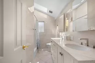 20 Brampton Ln, Great Neck, NY 11023 - Photo 19