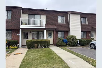 100 S Cambridge Drive S #100, Copiague, NY 11726 - Photo 33