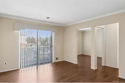 100 S Cambridge Drive S #100, Copiague, NY 11726 - Photo 9